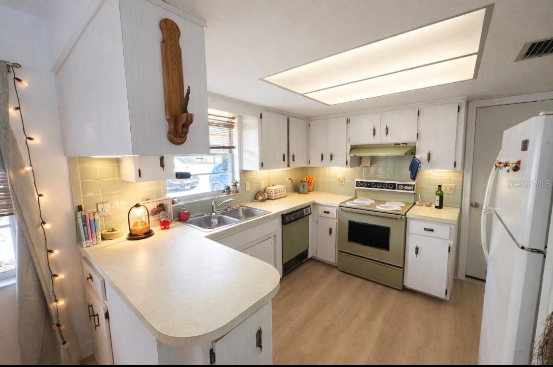 Image 7 of 42 For 12262 Hyacinth Point