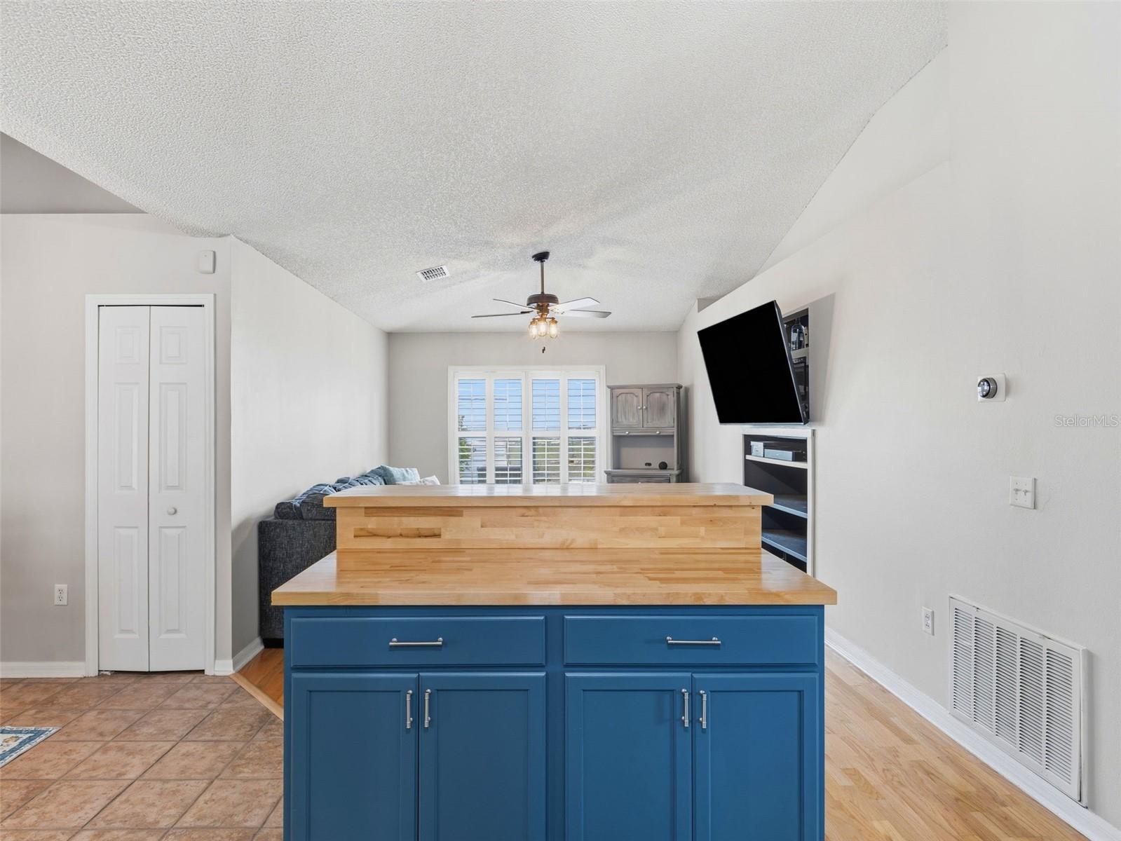 Listing photo id 9 for 13389 Brewster Road