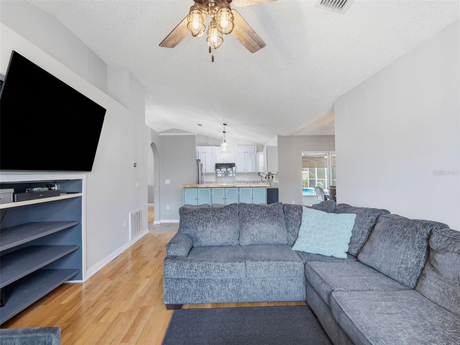 Listing photo id 10 for 13389 Brewster Road