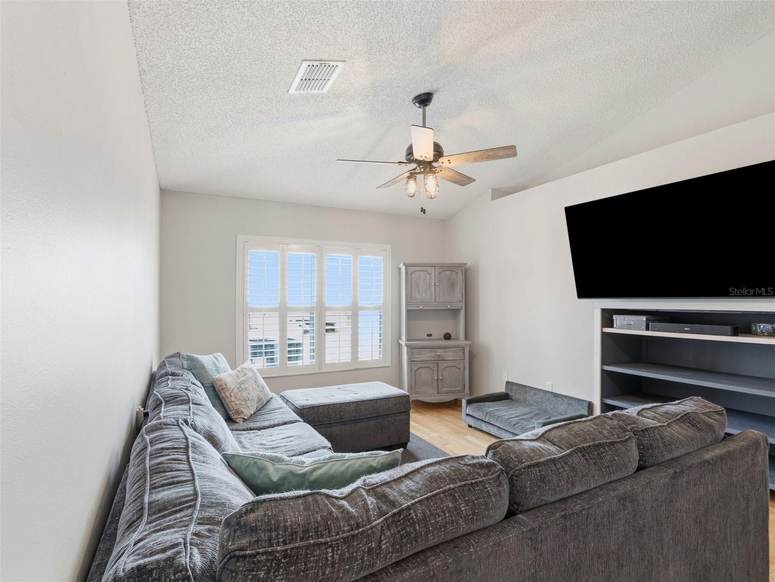 Listing photo id 11 for 13389 Brewster Road