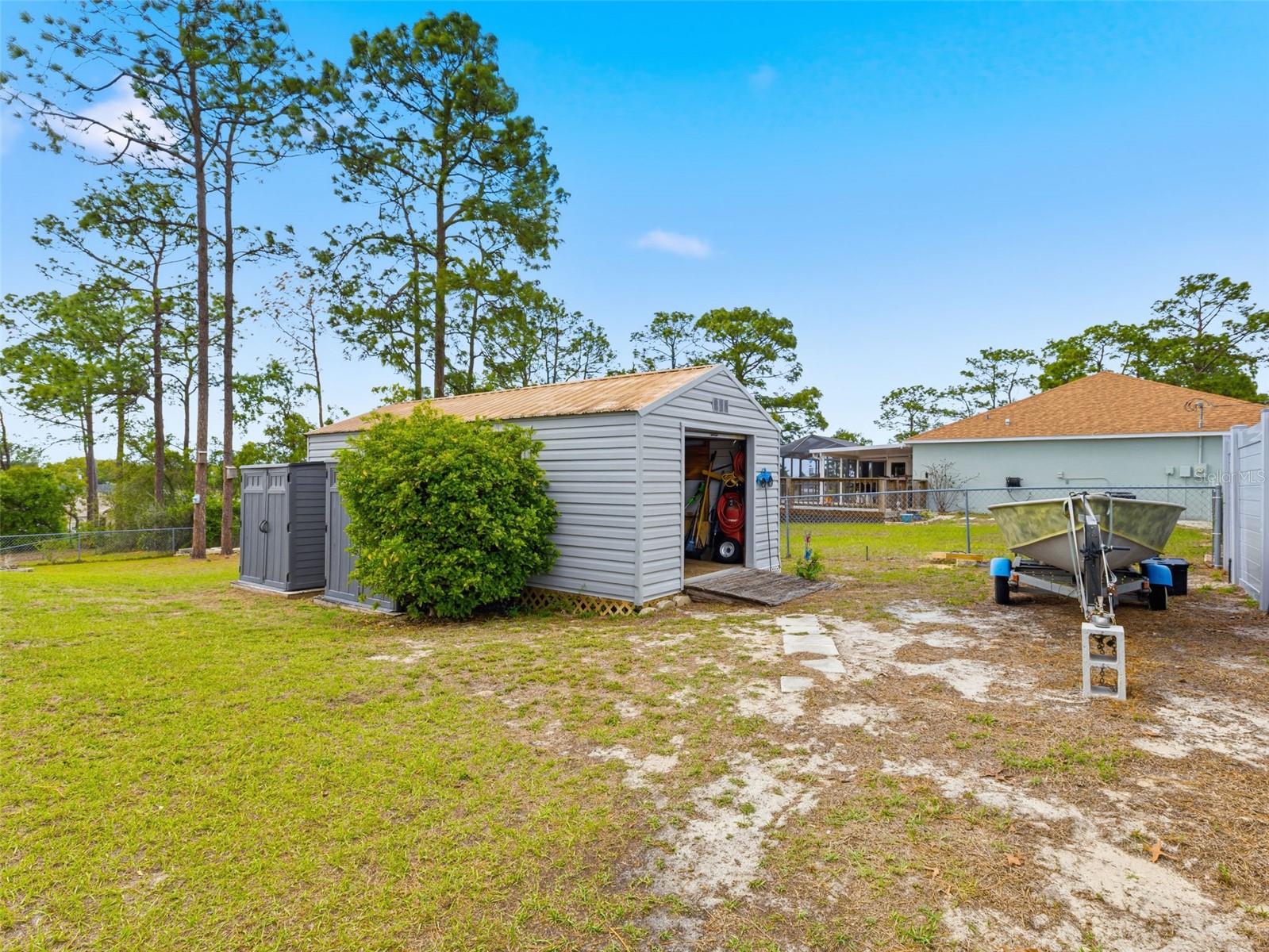 Listing photo id 38 for 13389 Brewster Road