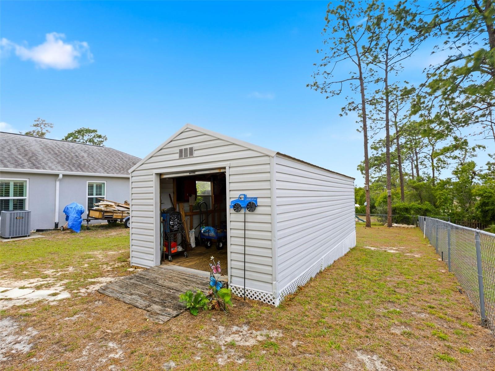 Listing photo id 40 for 13389 Brewster Road