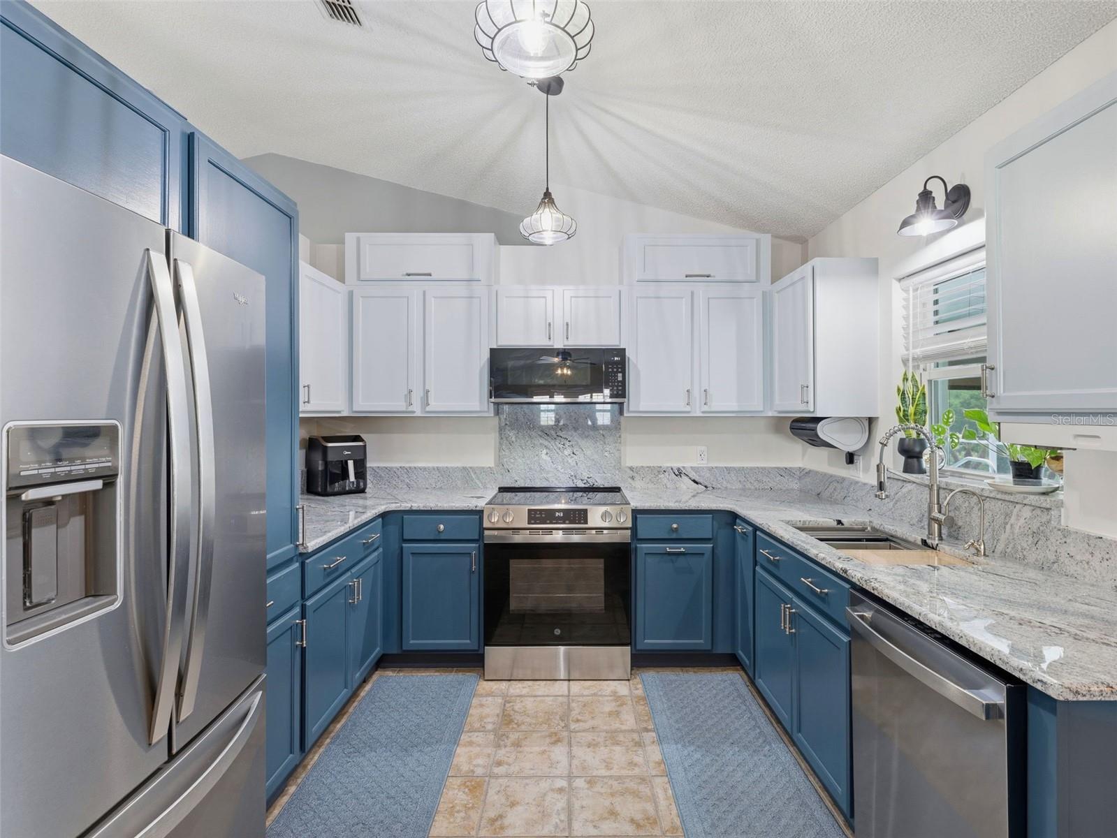 Listing photo id 6 for 13389 Brewster Road