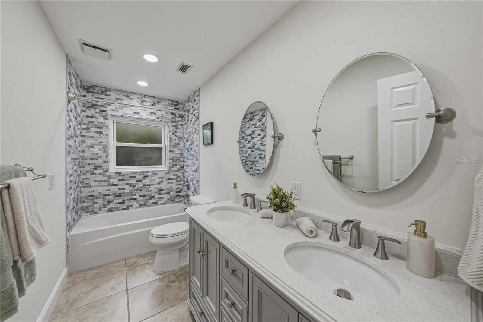 Image 40 of 87 For 7601 Thunderhead Street