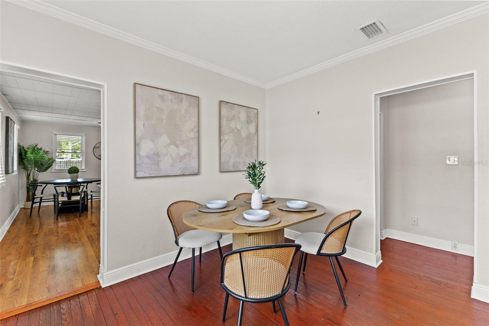 Listing photo id 8 for 318 Osborne Avenue