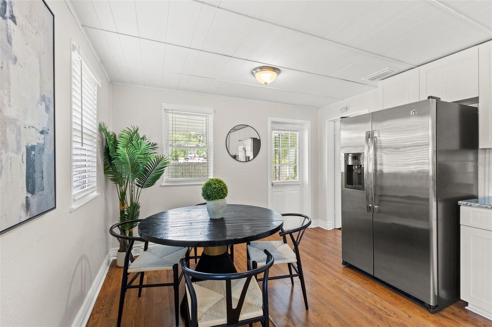 Listing photo id 10 for 318 Osborne Avenue