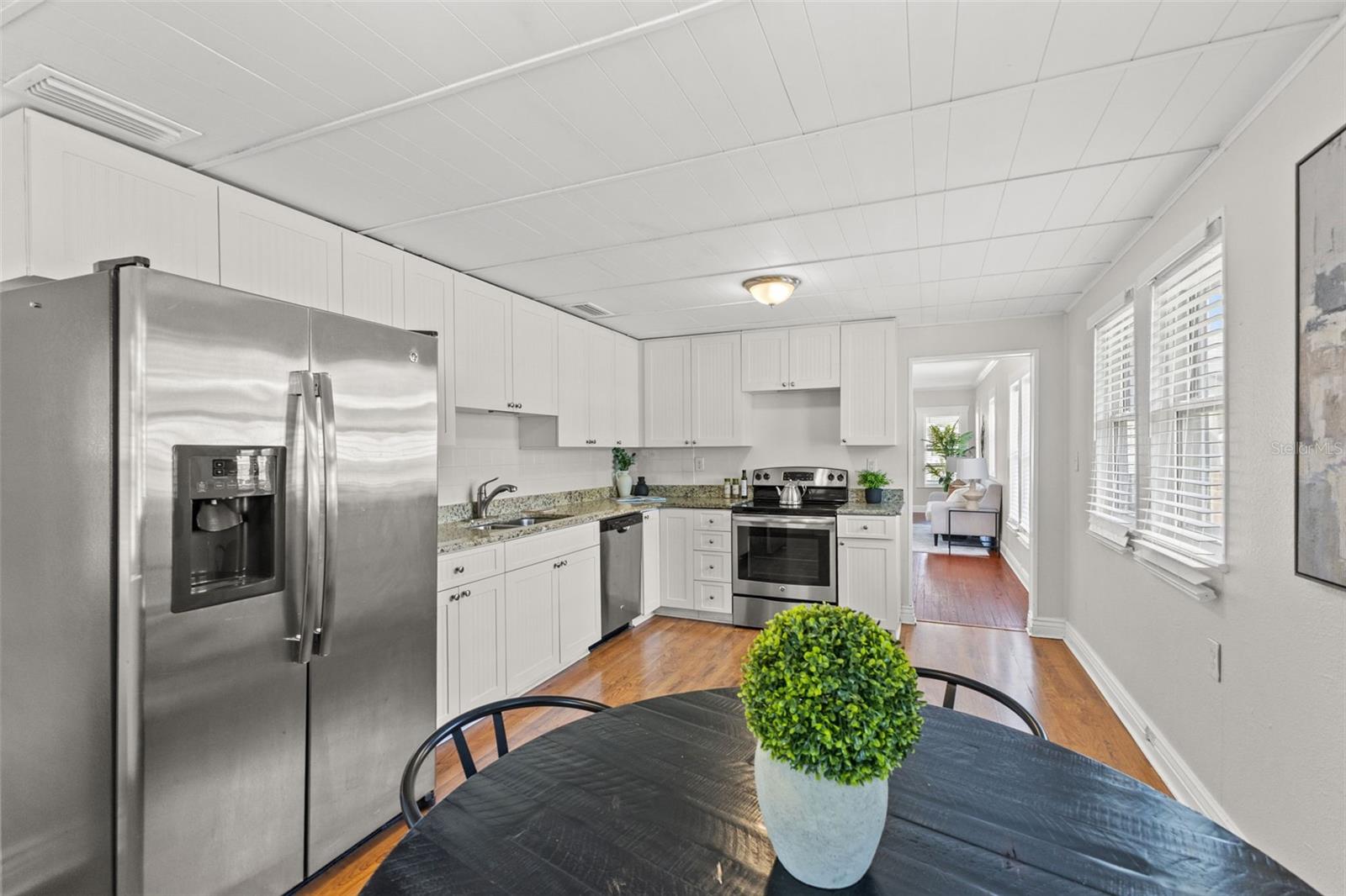 Listing photo id 12 for 318 Osborne Avenue