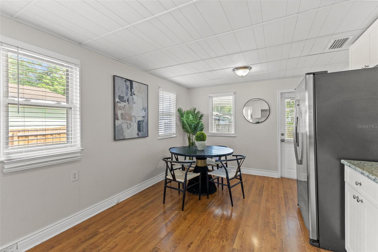 Listing photo id 14 for 318 Osborne Avenue