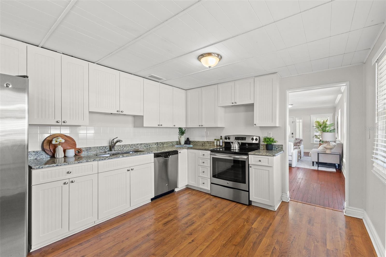 Listing photo id 15 for 318 Osborne Avenue