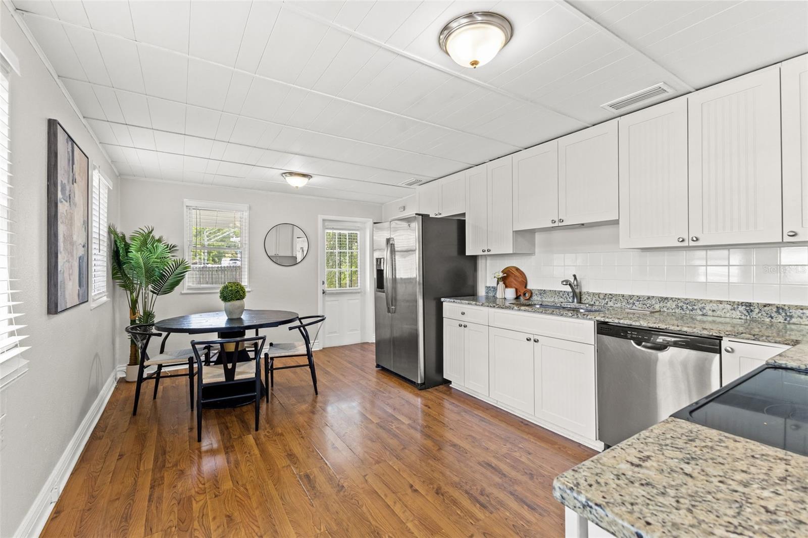 Listing photo id 16 for 318 Osborne Avenue