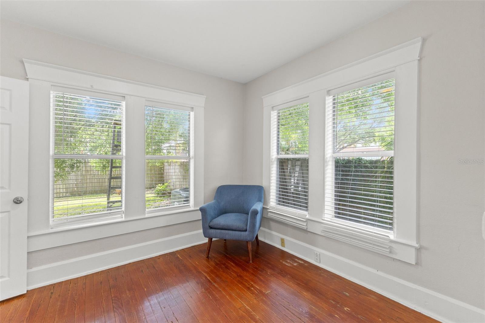 Listing photo id 18 for 318 Osborne Avenue