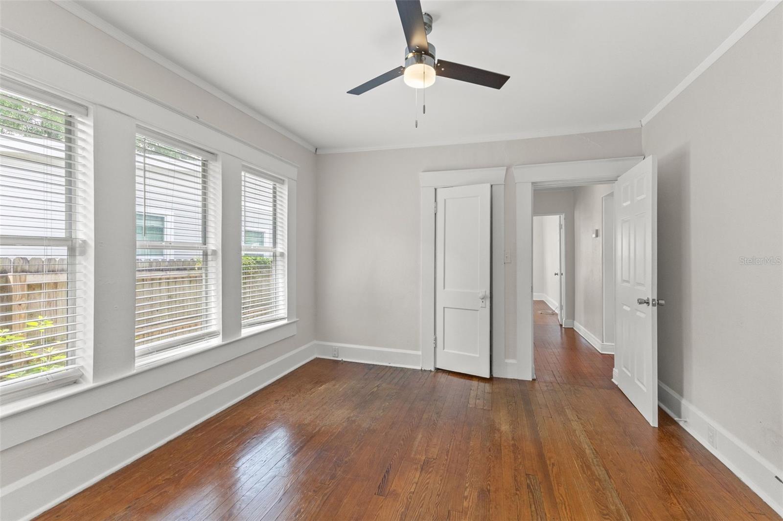 Listing photo id 20 for 318 Osborne Avenue