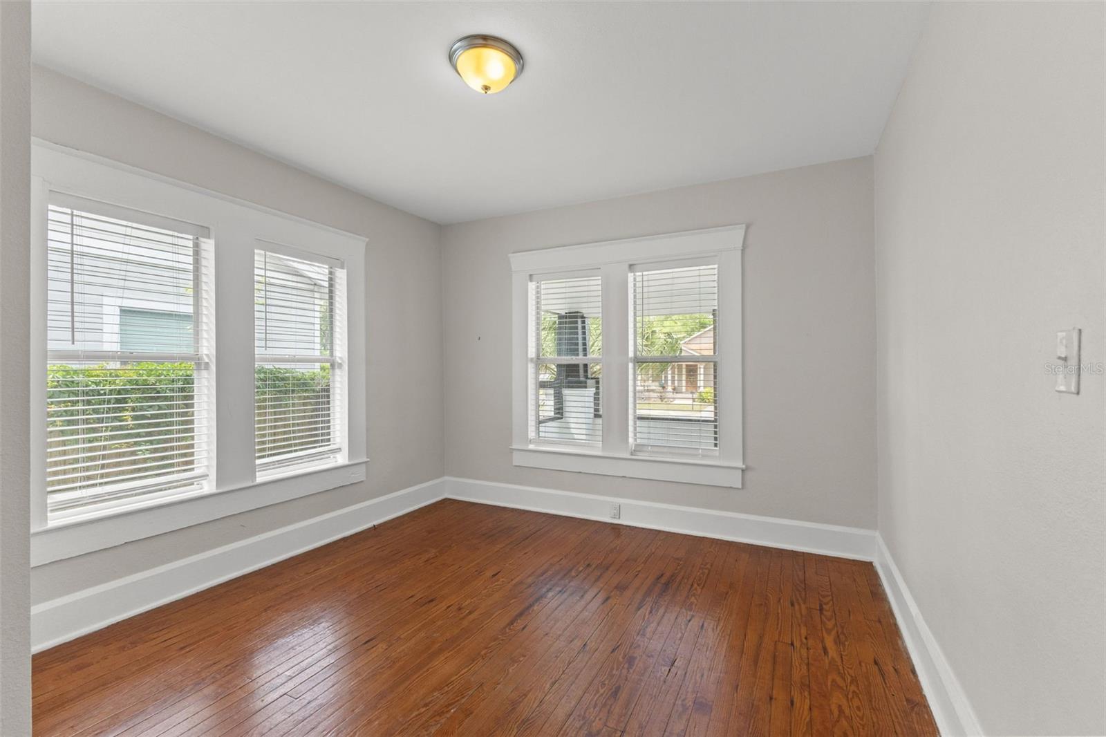 Listing photo id 21 for 318 Osborne Avenue