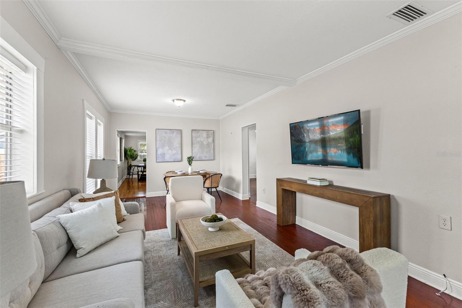 Listing photo id 1 for 318 Osborne Avenue