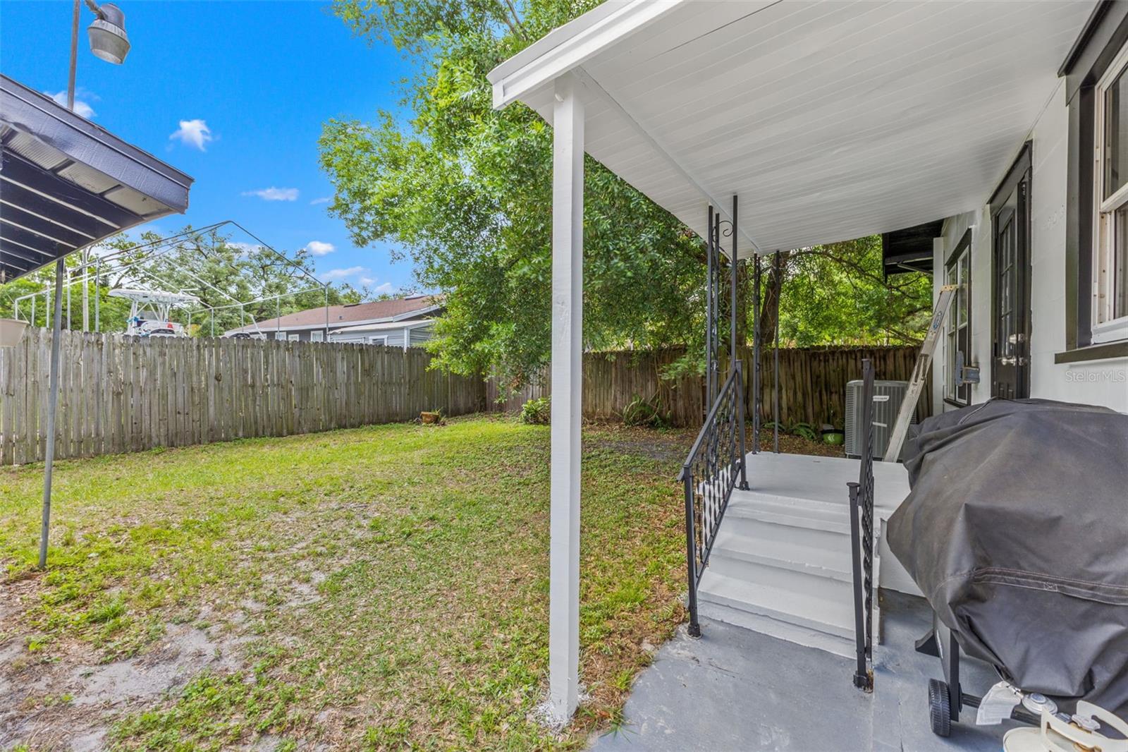 Listing photo id 28 for 318 Osborne Avenue