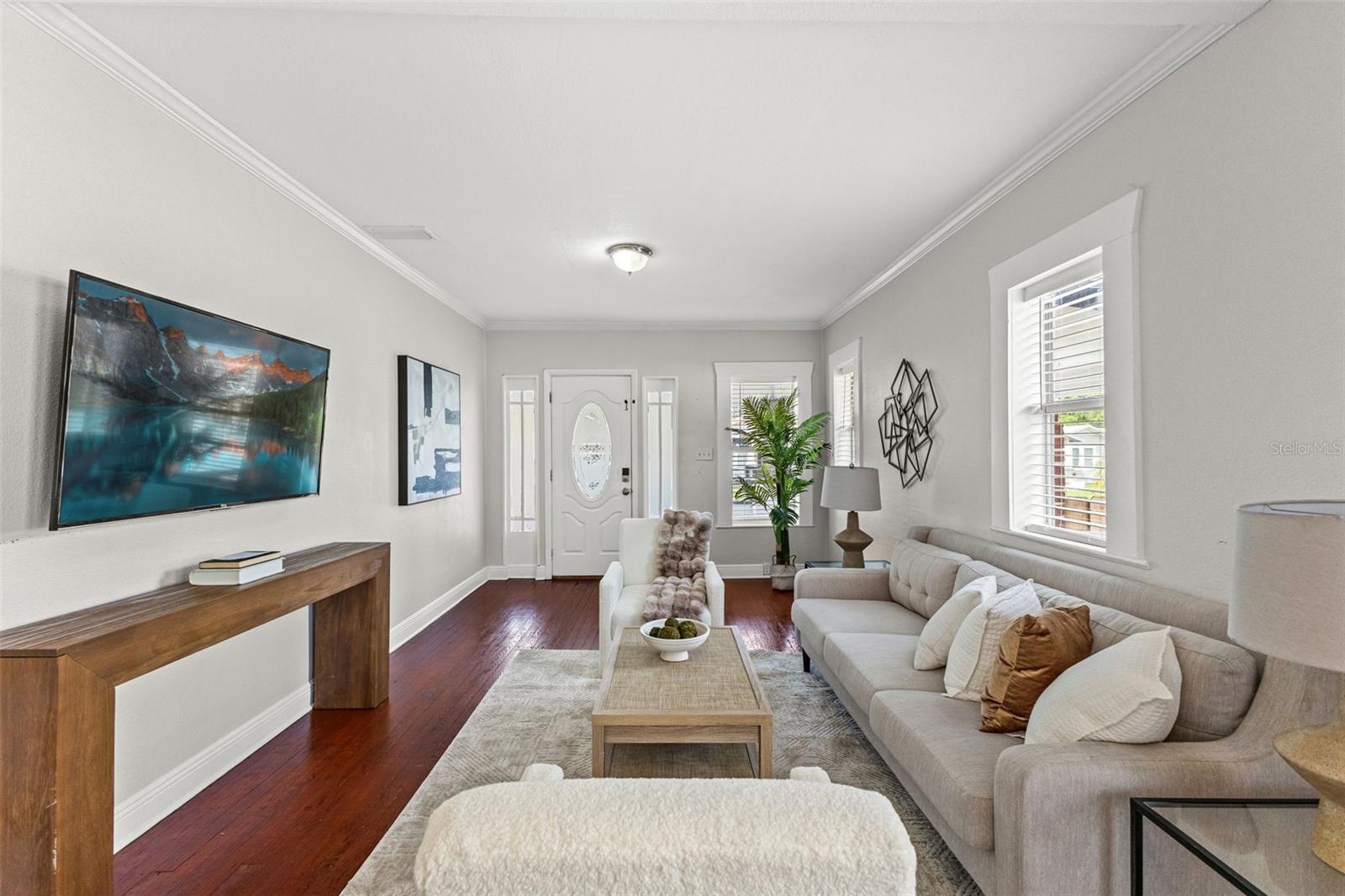 Listing photo id 3 for 318 Osborne Avenue