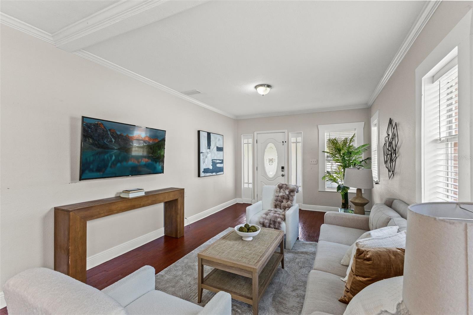 Listing photo id 5 for 318 Osborne Avenue