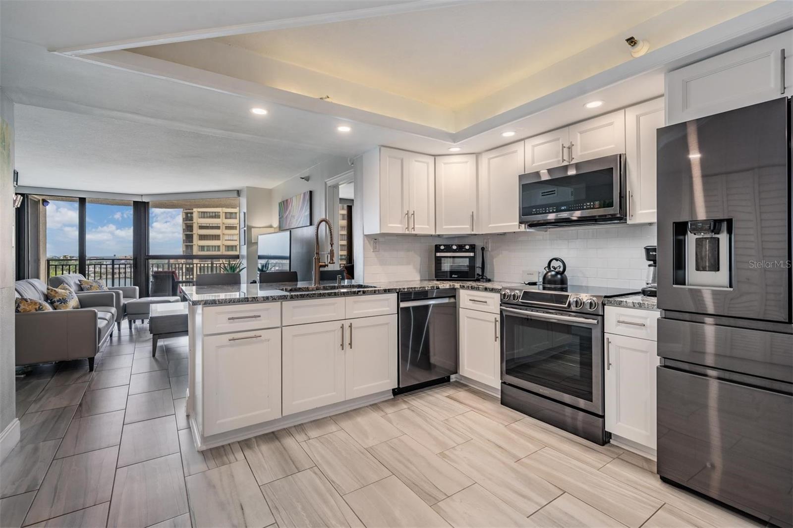 Image 17 of 39 For 690 Island Way 607