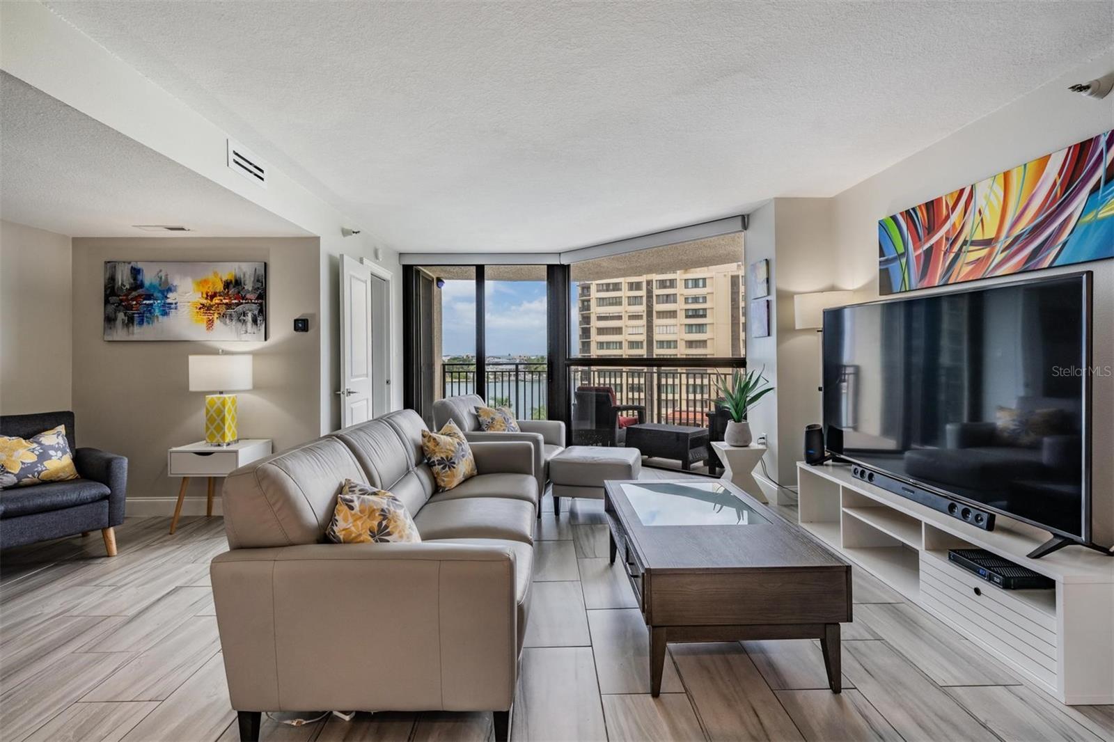 Image 18 of 39 For 690 Island Way 607