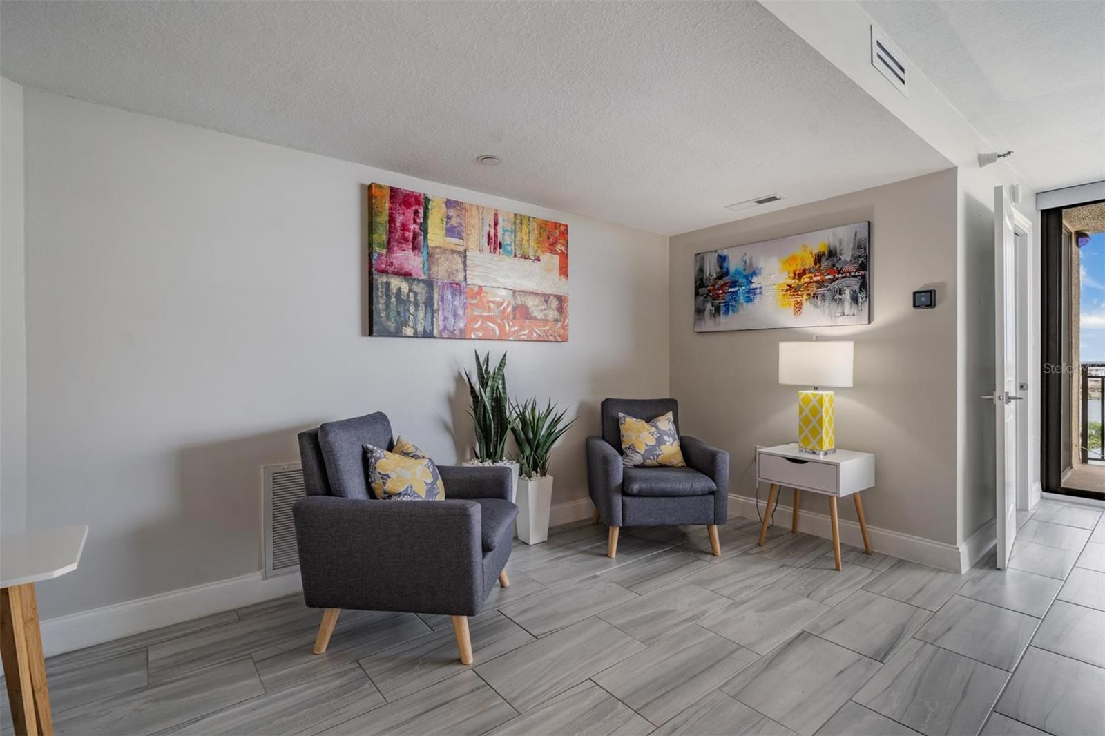 Image 19 of 39 For 690 Island Way 607