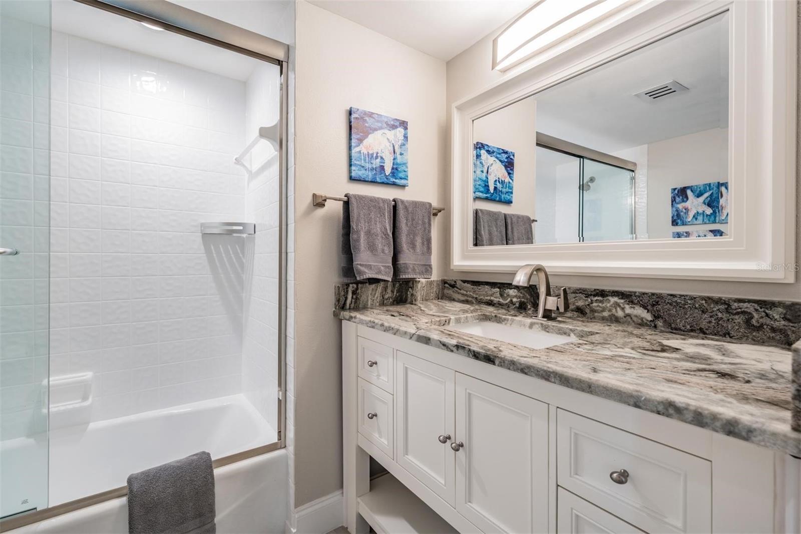 Image 22 of 39 For 690 Island Way 607