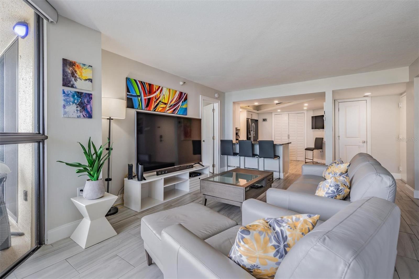 Image 25 of 39 For 690 Island Way 607