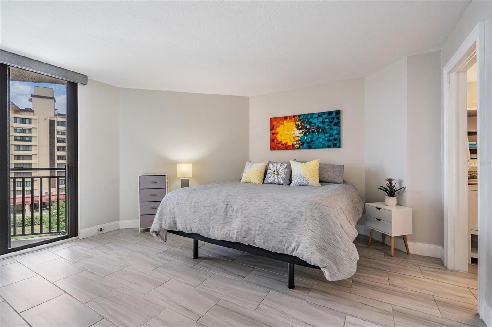 Image 26 of 39 For 690 Island Way 607