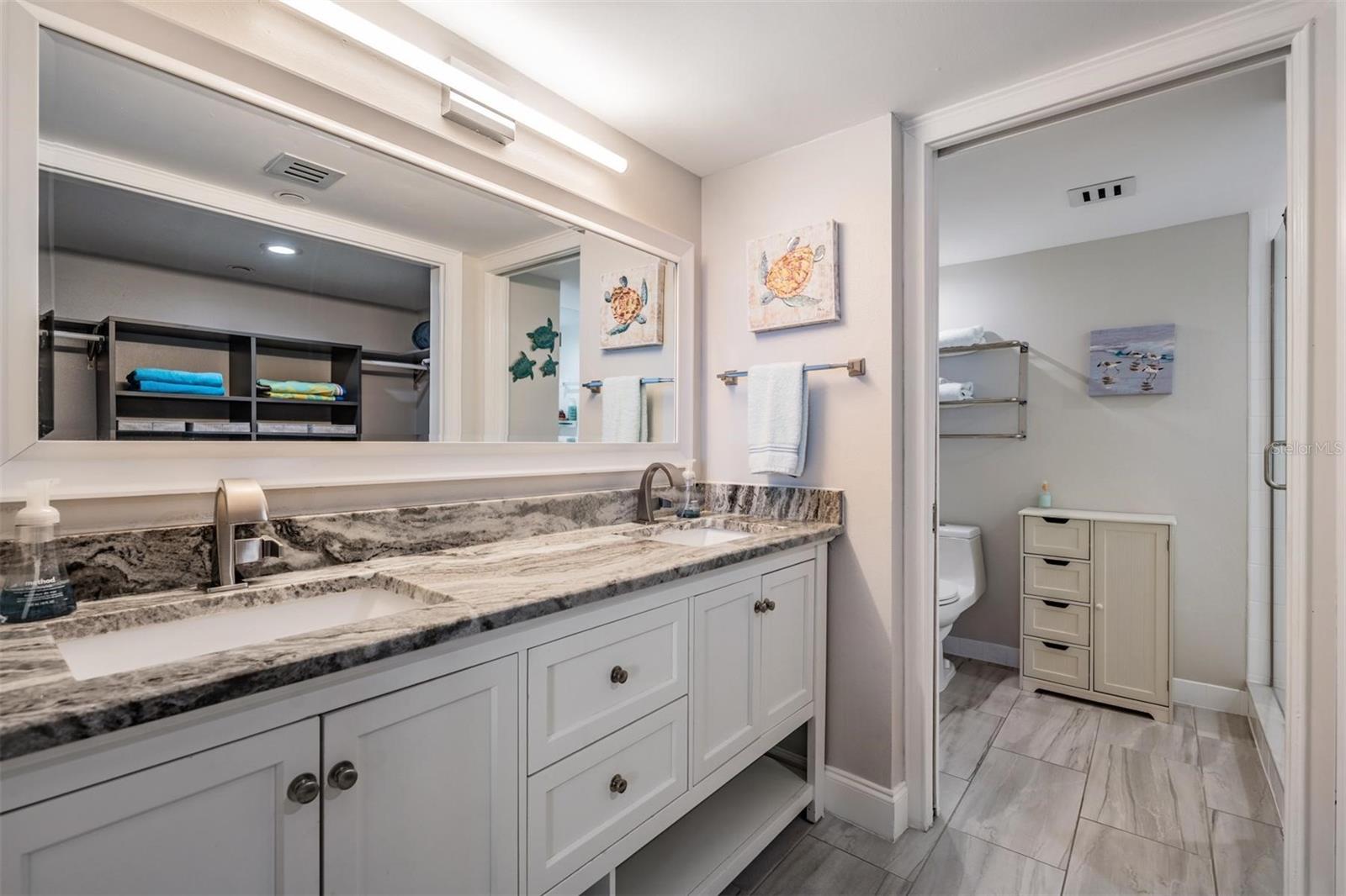 Image 27 of 39 For 690 Island Way 607