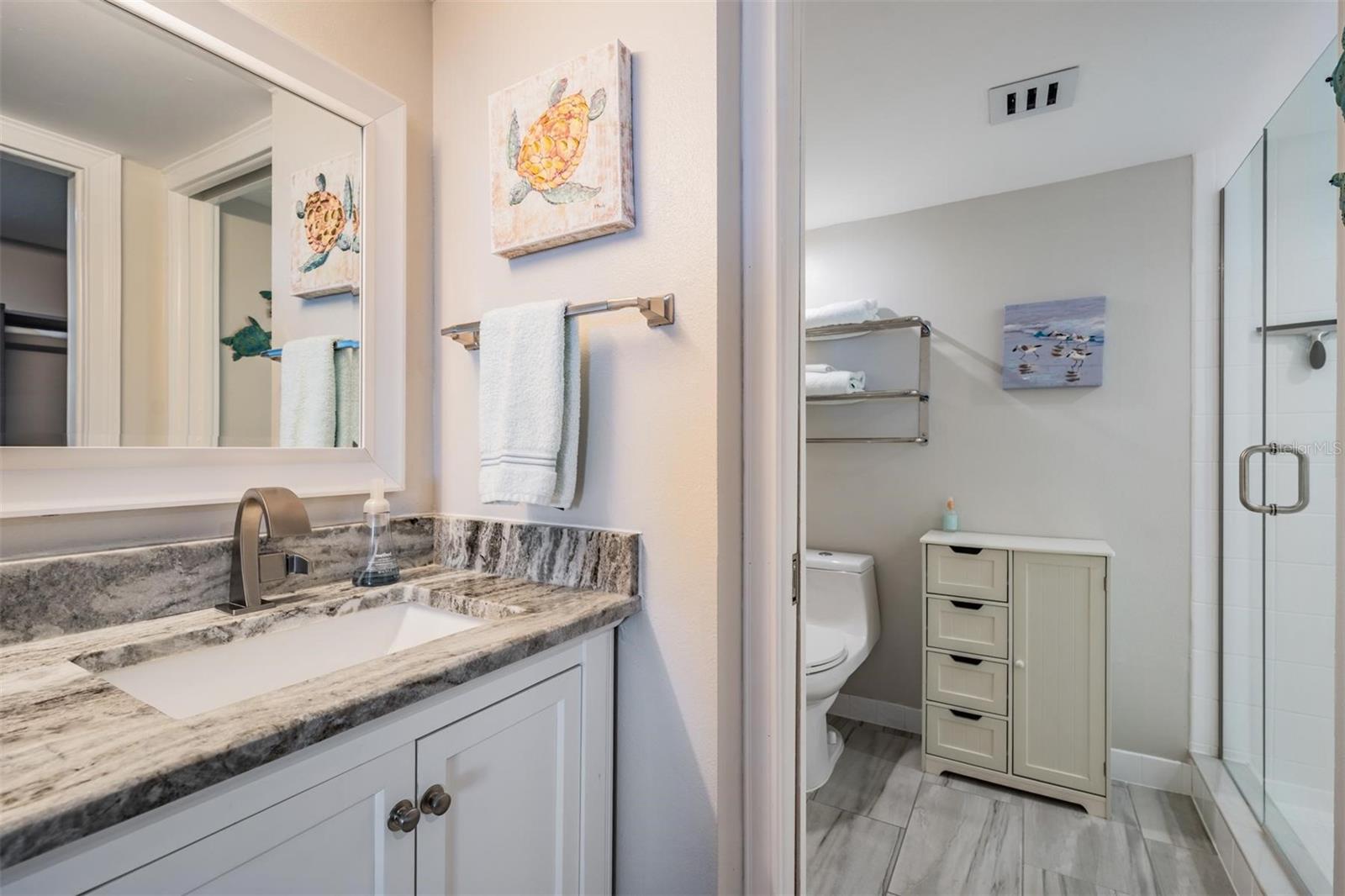 Image 28 of 39 For 690 Island Way 607