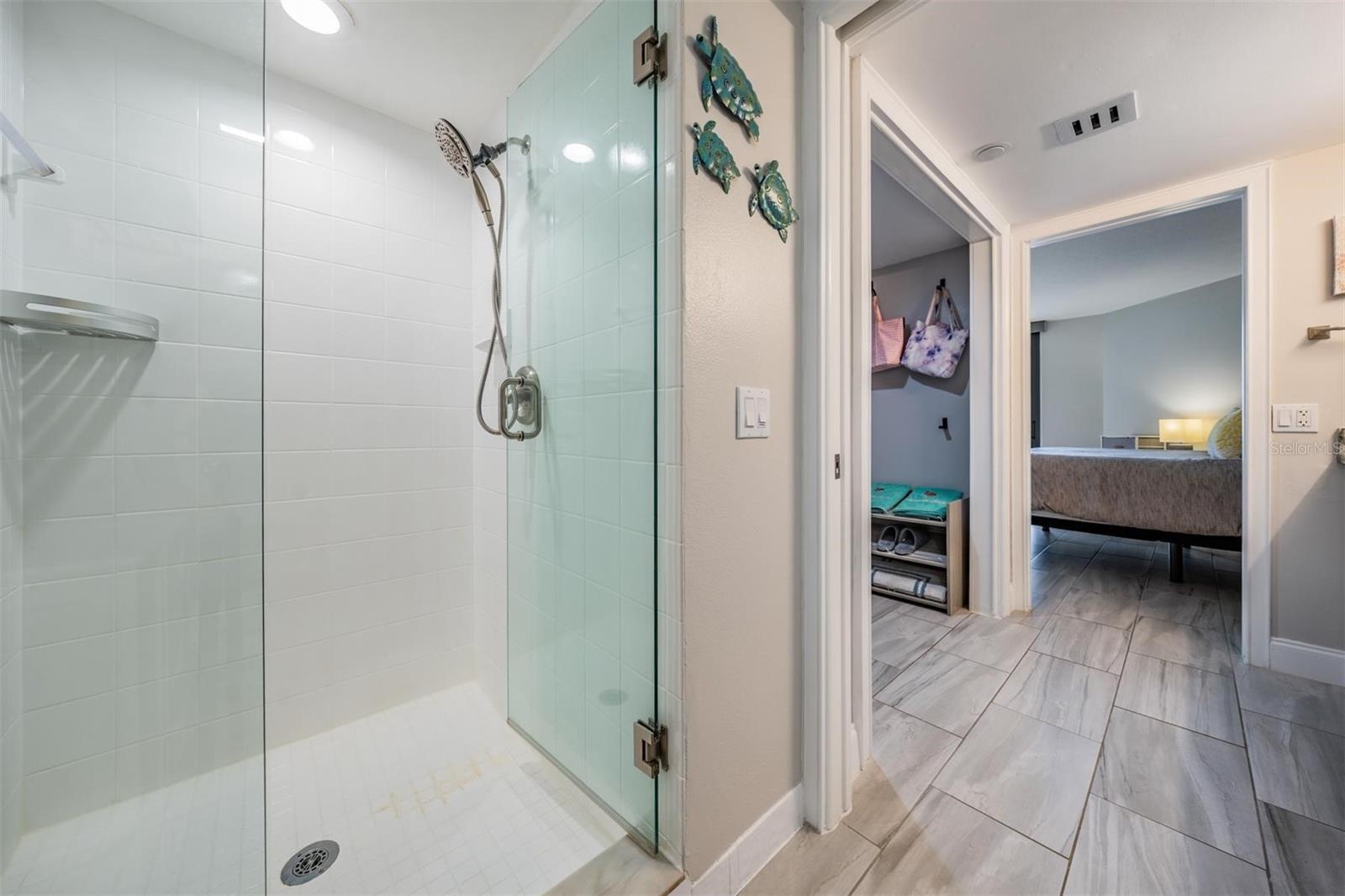 Image 29 of 39 For 690 Island Way 607