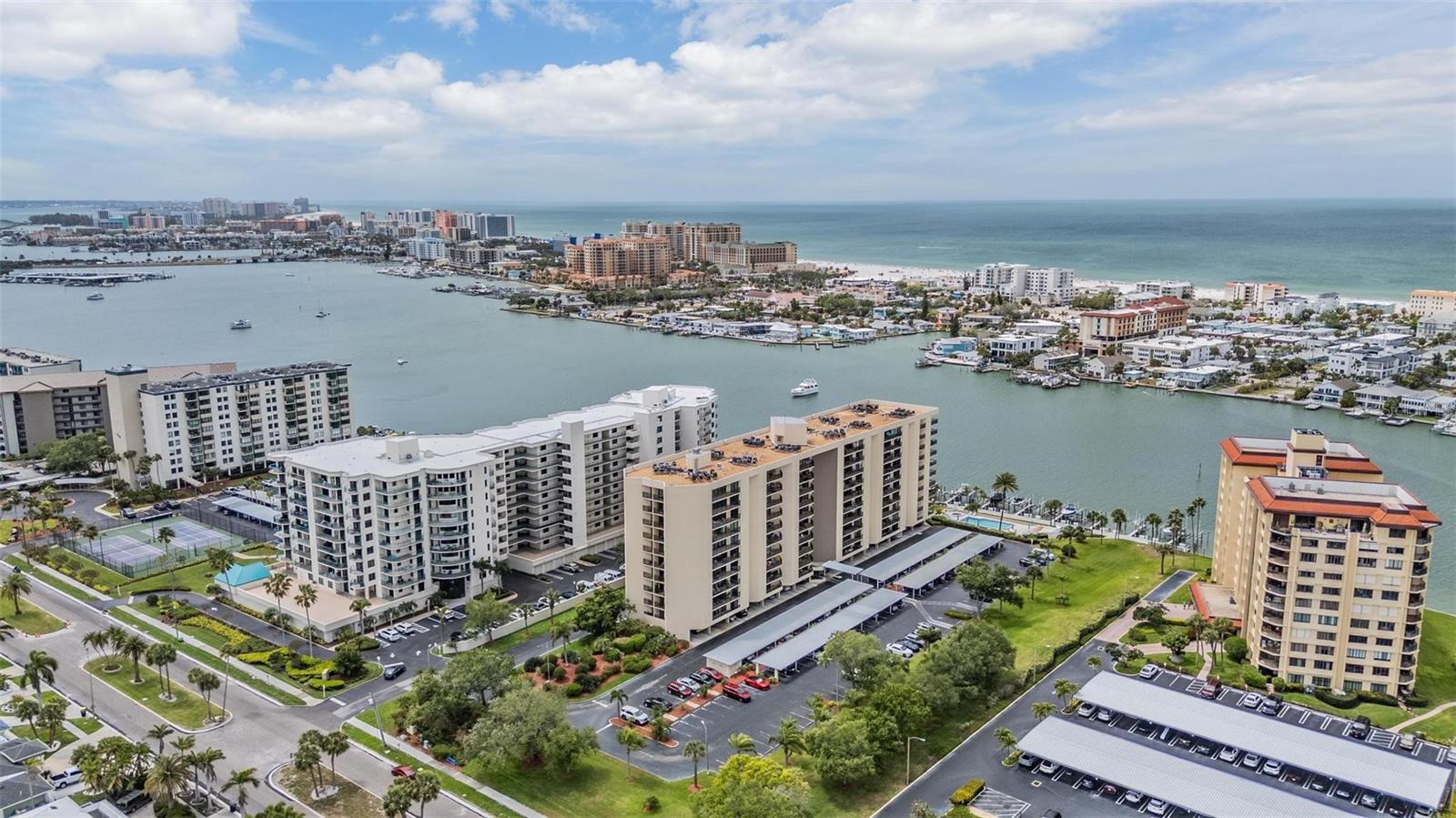 Image 3 of 39 For 690 Island Way 607