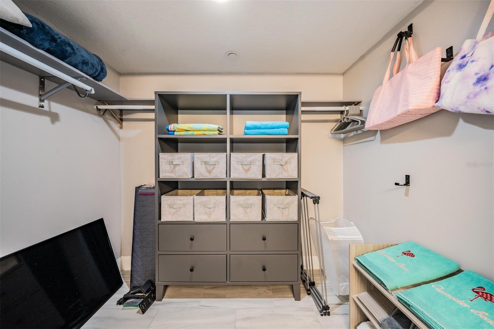 Image 30 of 39 For 690 Island Way 607