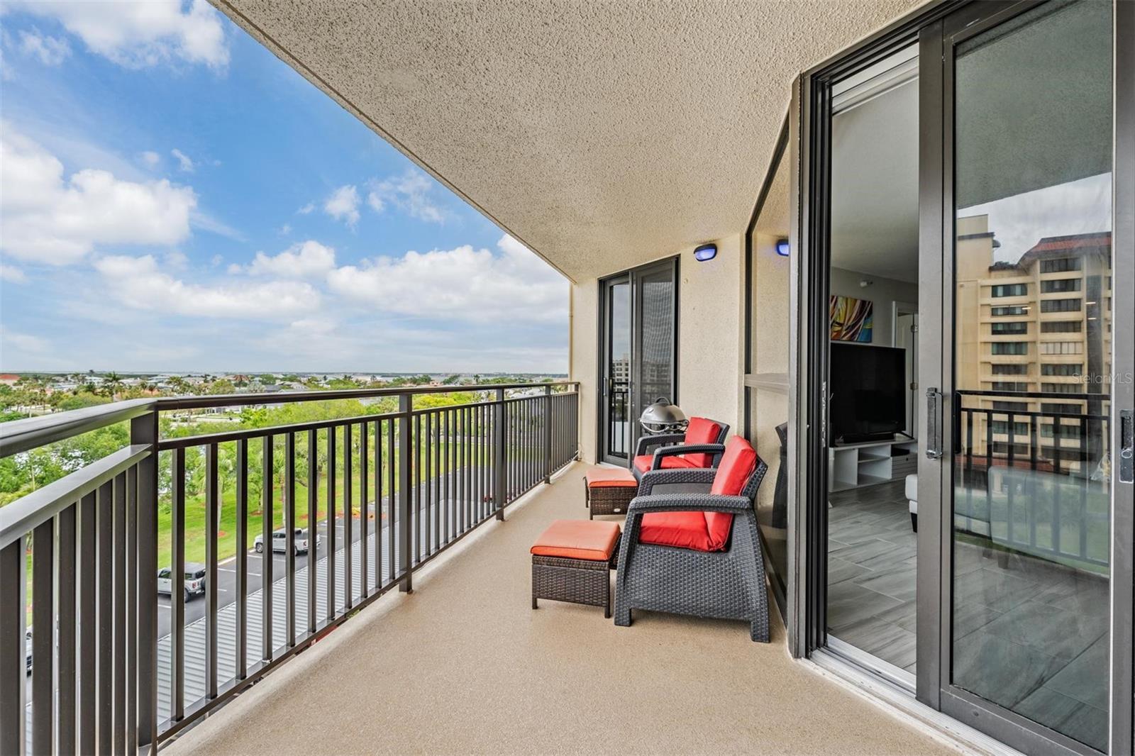 Image 33 of 39 For 690 Island Way 607