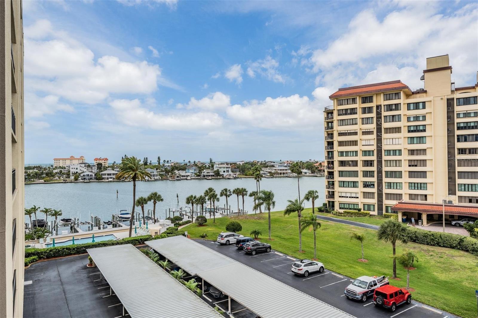 Image 34 of 39 For 690 Island Way 607