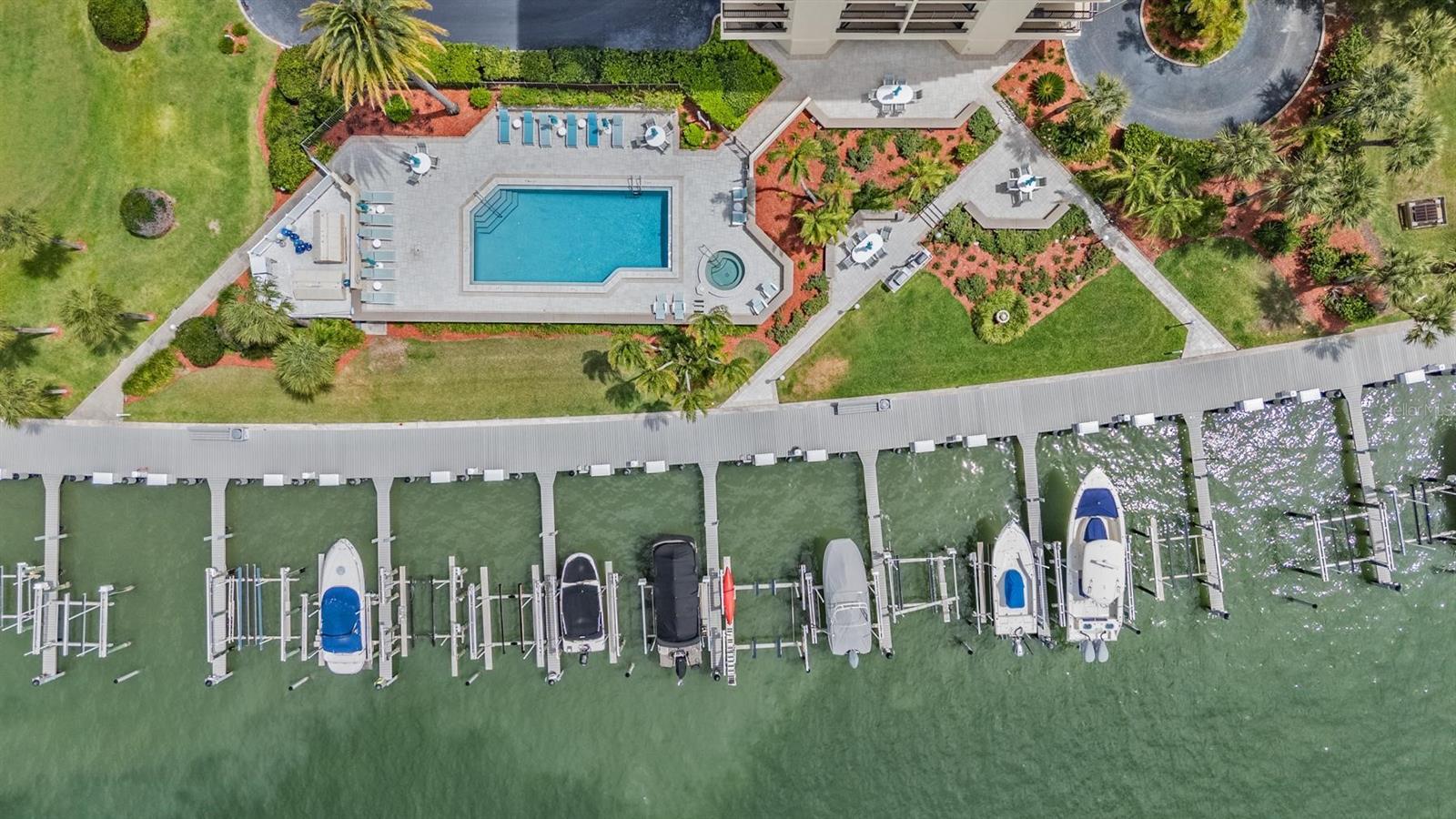 Image 35 of 39 For 690 Island Way 607