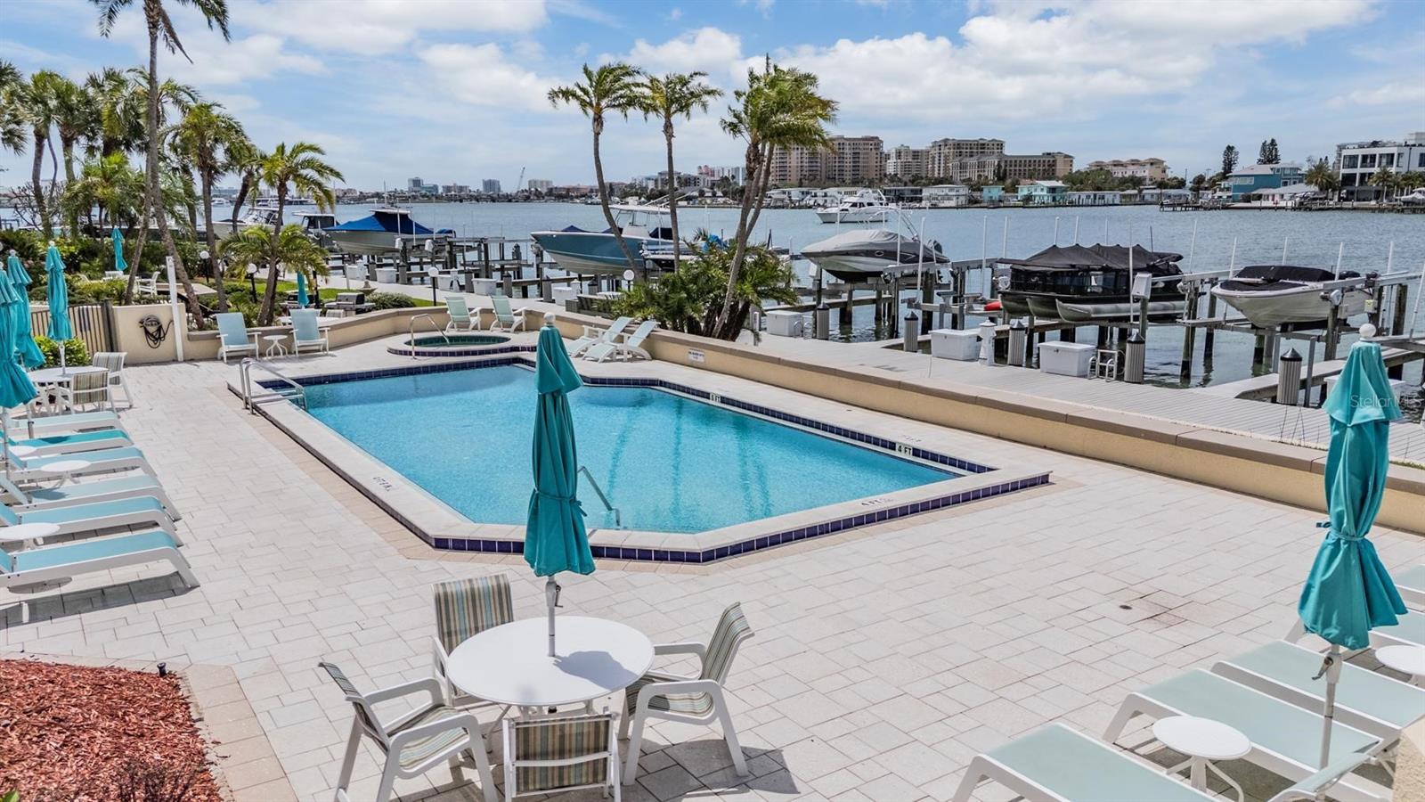 Image 37 of 39 For 690 Island Way 607