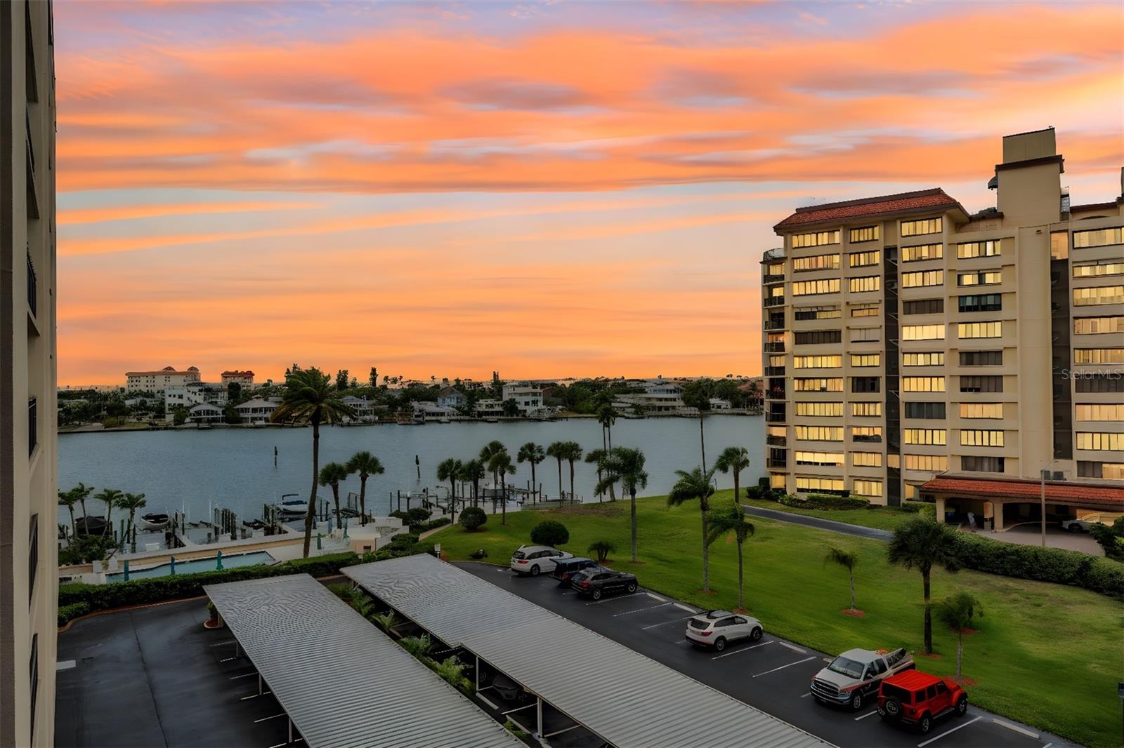 Image 38 of 39 For 690 Island Way 607