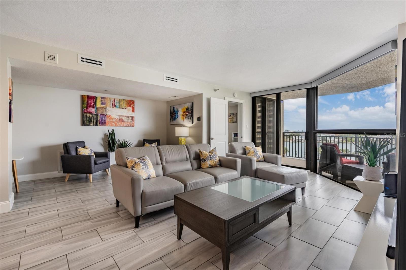 Image 7 of 39 For 690 Island Way 607