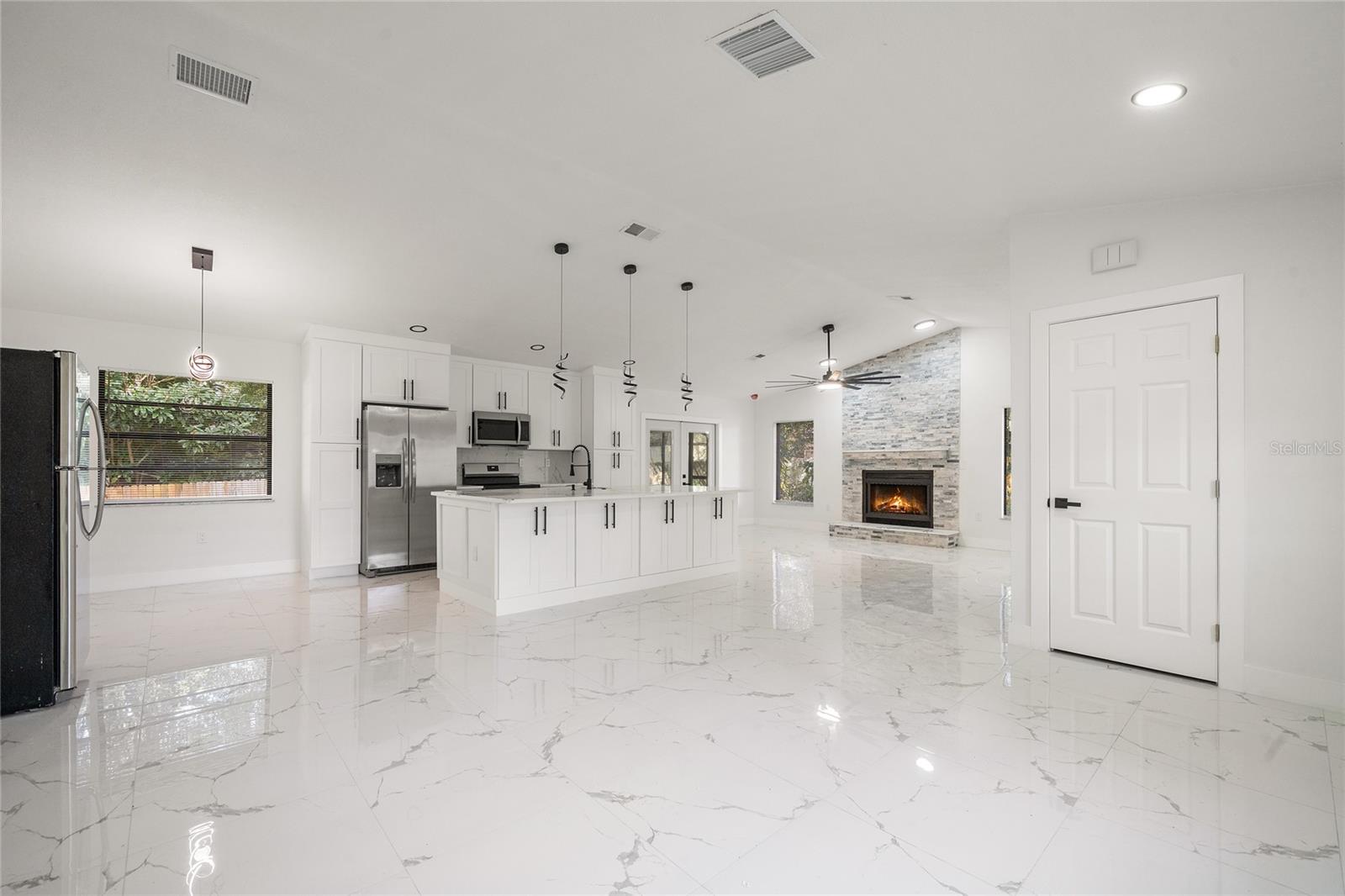 Image 16 of 23 For 10190 Thayer Street