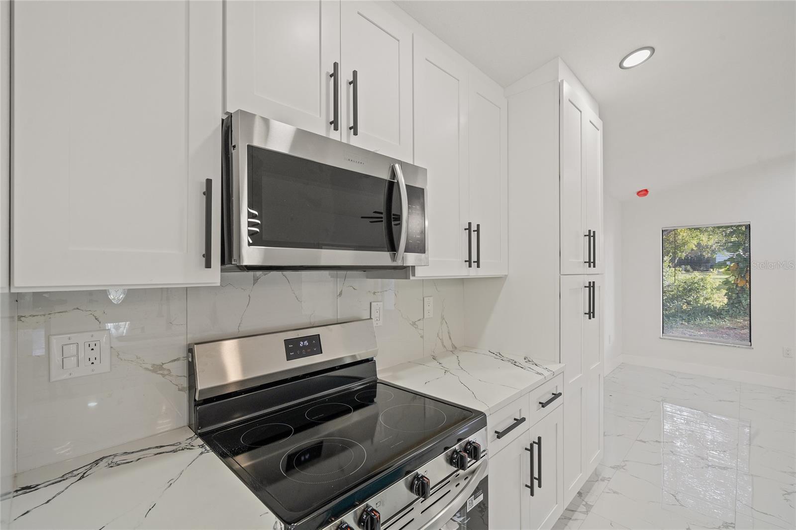 Image 21 of 23 For 10190 Thayer Street