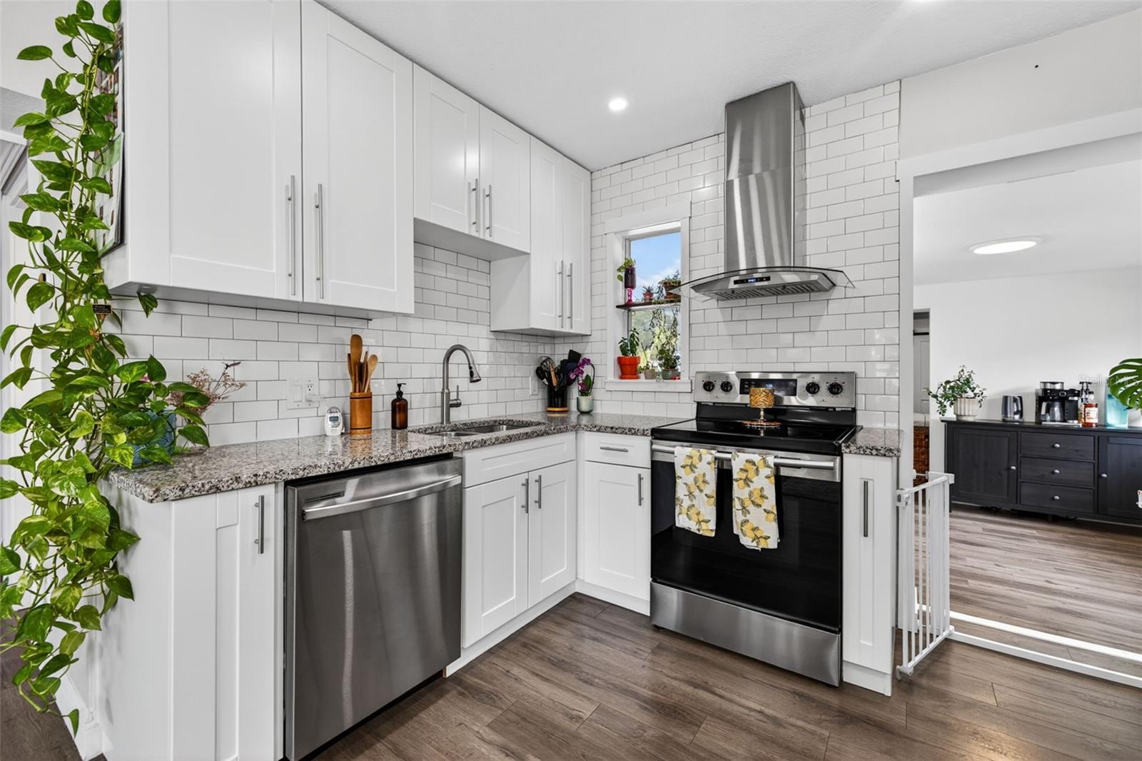 Image 7 of 28 For 768 53rd Terrace N