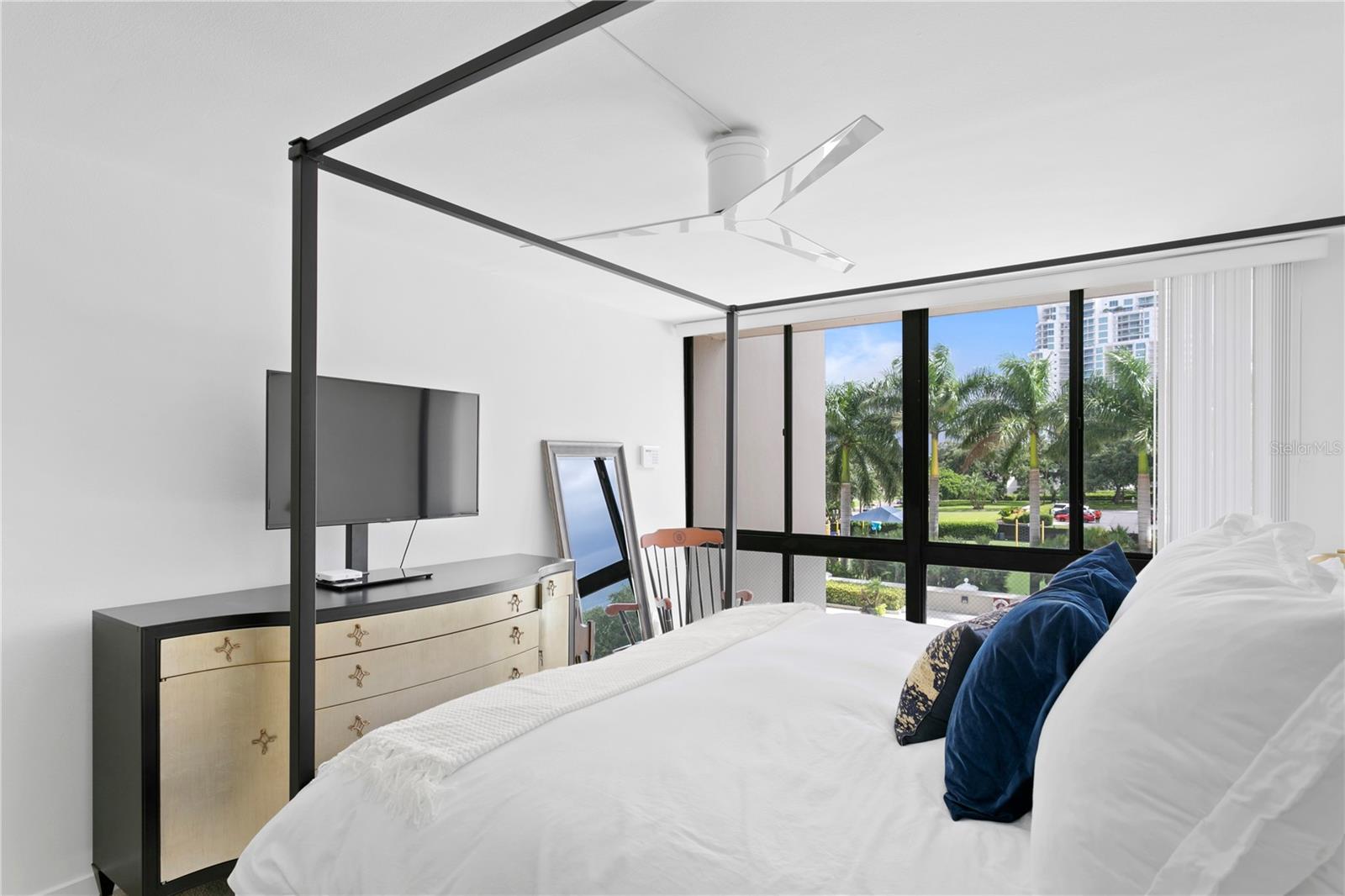 Image 25 of 47 For 3301 Bayshore Boulevard 408b