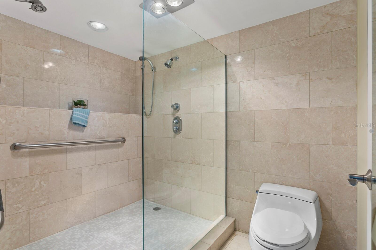 Image 30 of 47 For 3301 Bayshore Boulevard 408b