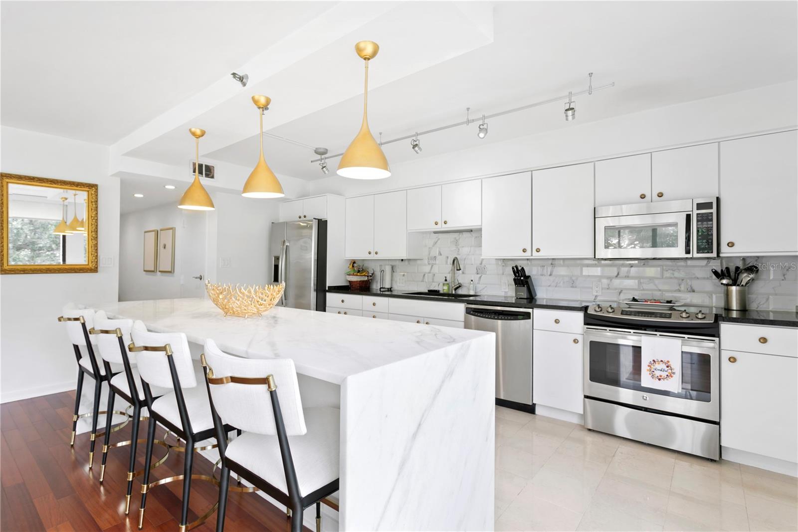 Image 6 of 47 For 3301 Bayshore Boulevard 408b