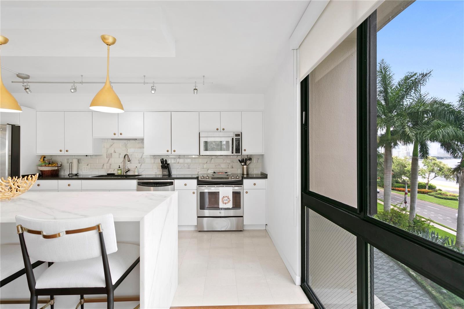 Image 7 of 47 For 3301 Bayshore Boulevard 408b