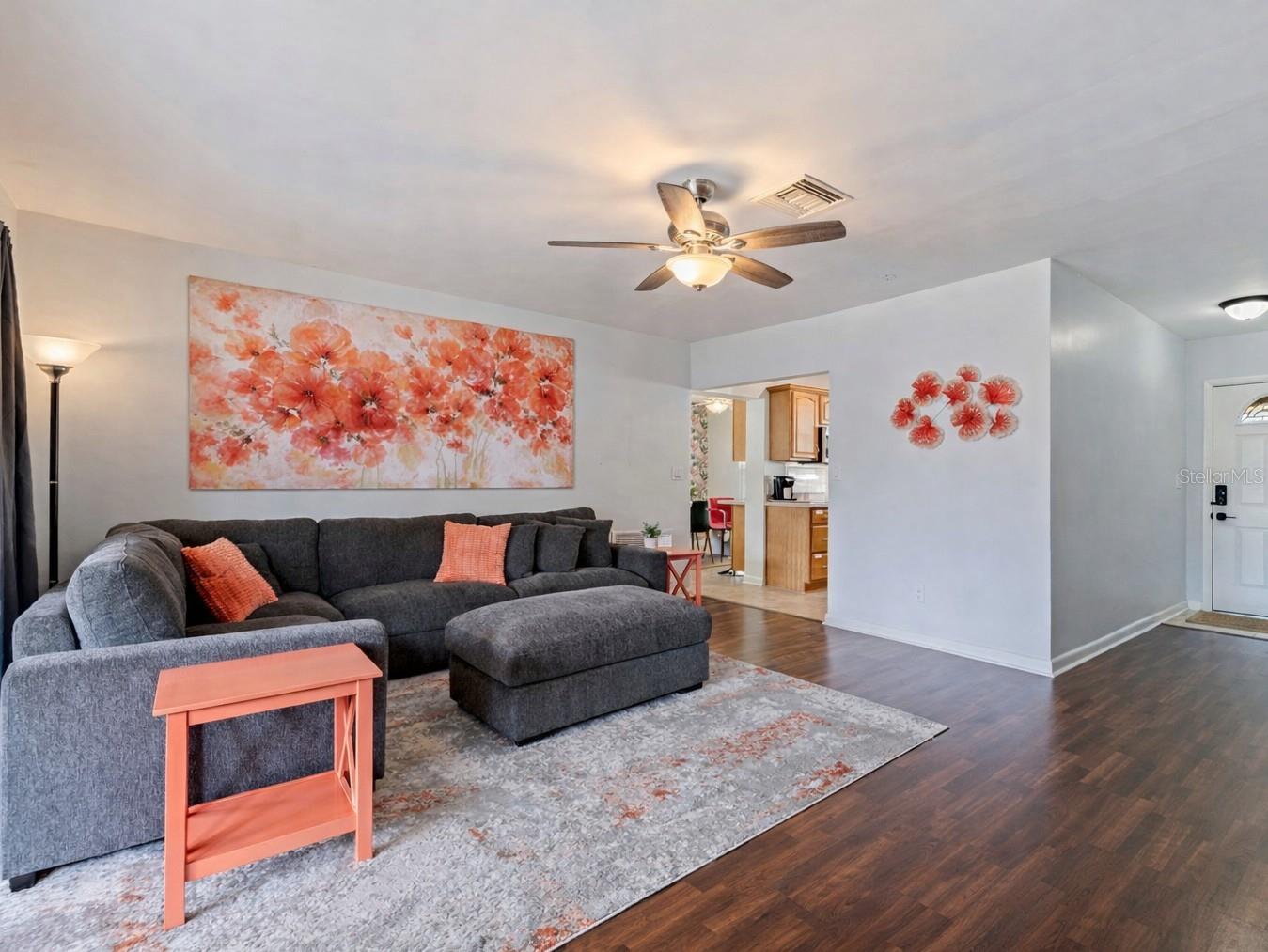 Listing photo id 3 for 13584 Twig Terrace