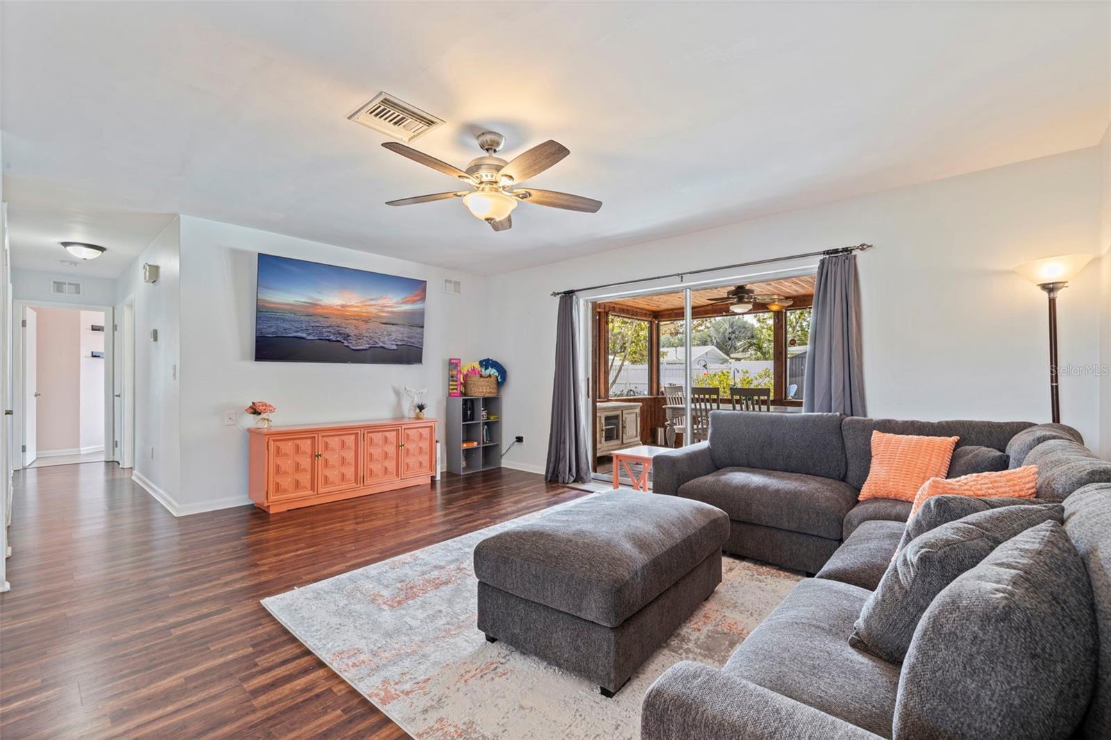 Listing photo id 4 for 13584 Twig Terrace