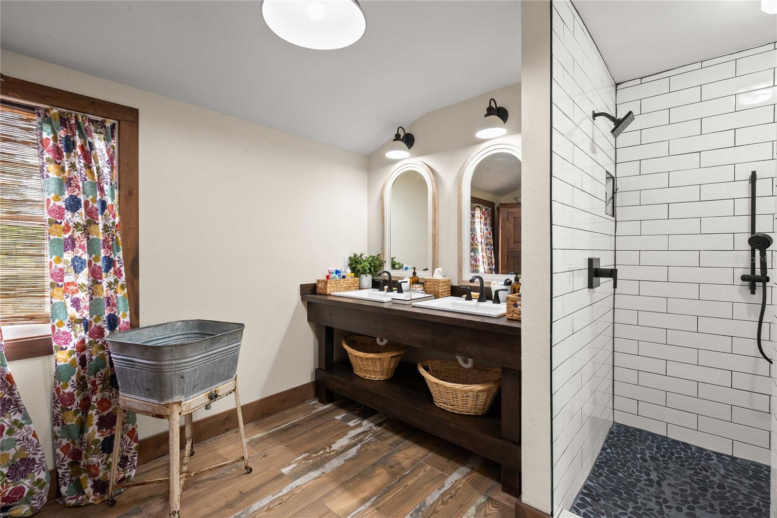 Image 41 of 56 For 36733 Virginia Avenue