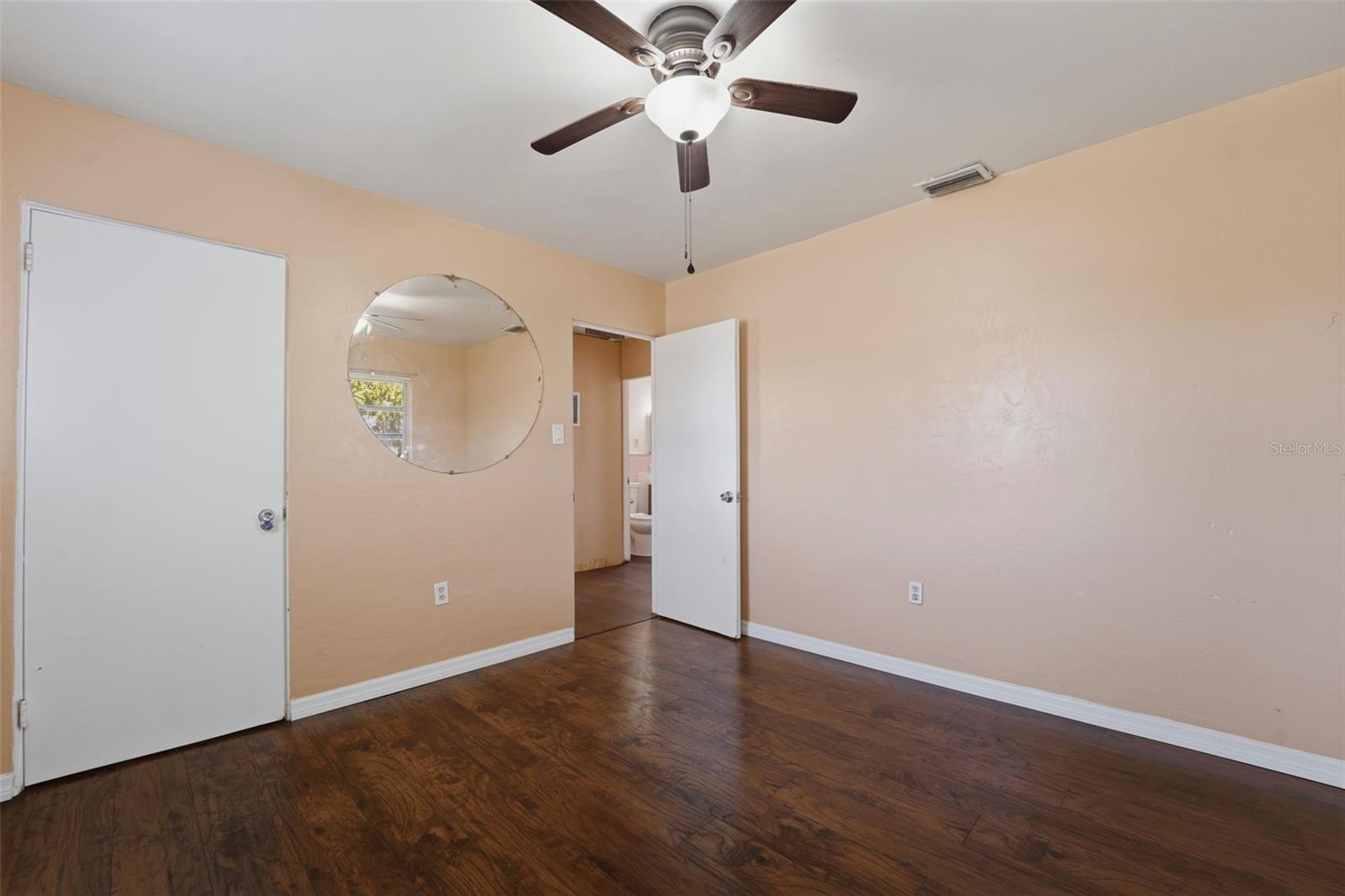 Listing photo id 10 for 3235 Emerson Avenue S