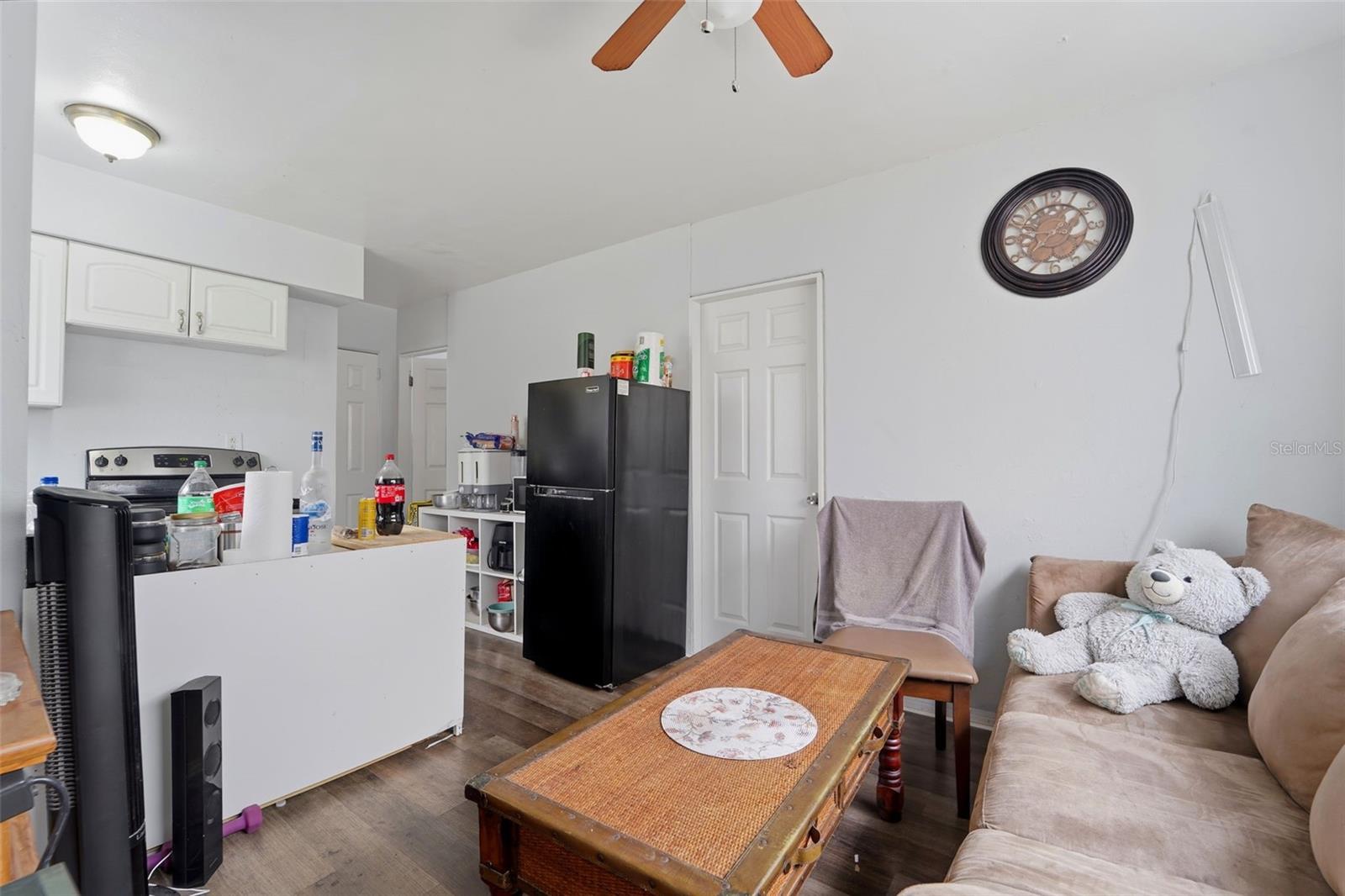 Listing photo id 16 for 3235 Emerson Avenue S